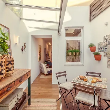 Skylight - Estrela Apartment Lisbon